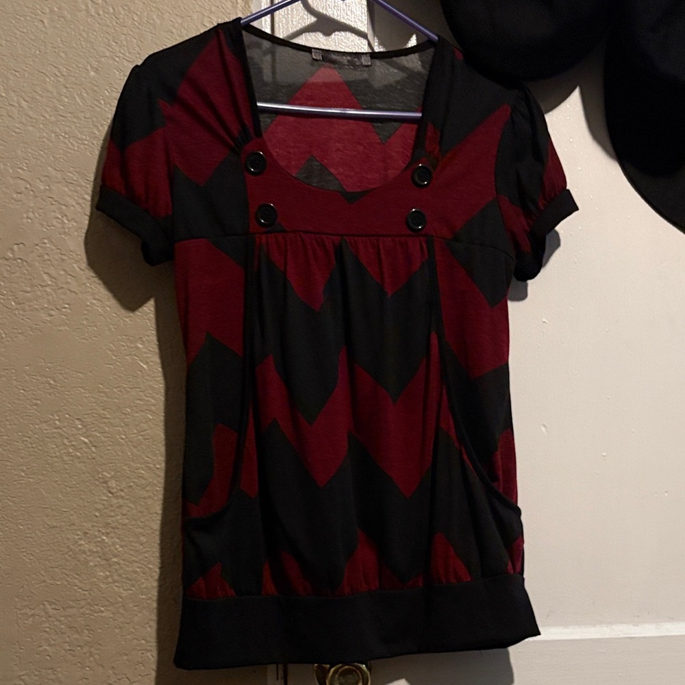 Women’s Black and Burgundy Chevron Short Sleeve Top